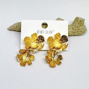 Brand new! Flower earrings with s925 stud
